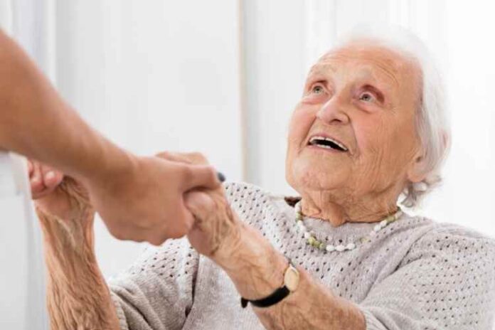 What Are Memory Care Facilities? Plus How to Choose the Right One